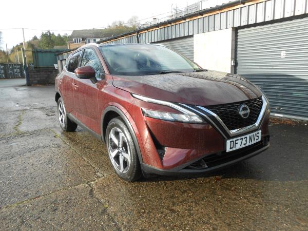 Nissan Qashqai 1.3 DiG-T MH N-Connecta (Glass roof)